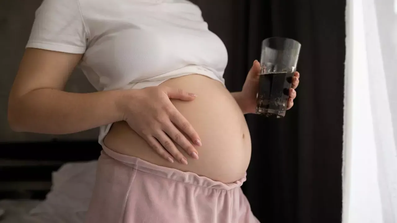 Hamileler kola içebilir mi, zararlı mı? Gebelikte kola ne kadar tüketilmeli?