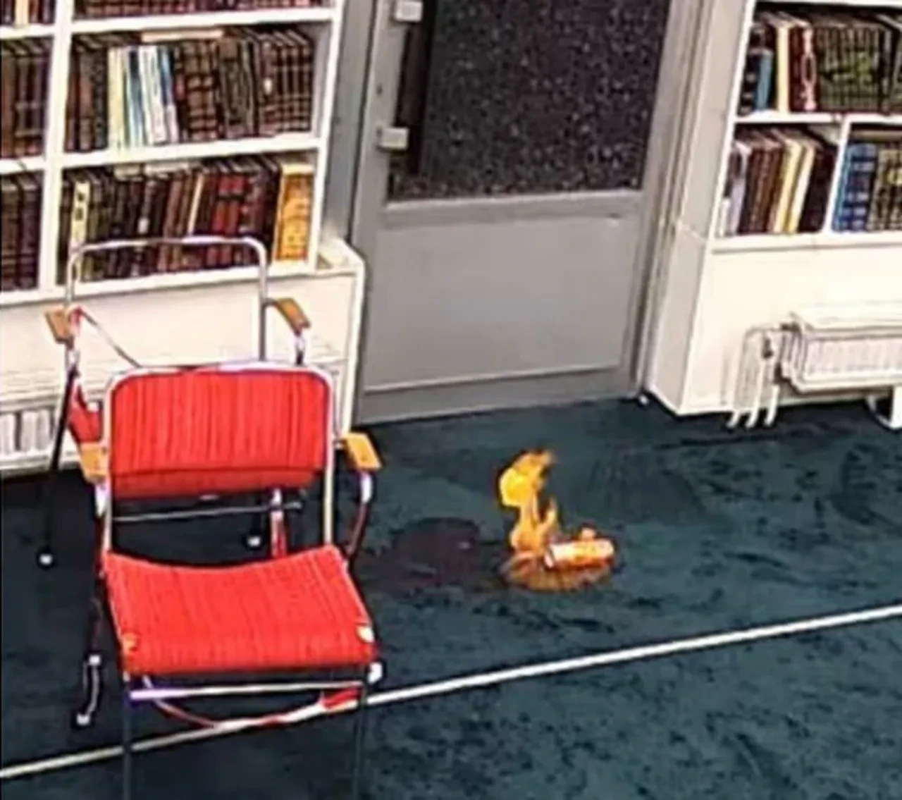 İsveç'te cami kundaklayan zanlı tutuklandı! Telefonundaki görüntüler dikkat çekti