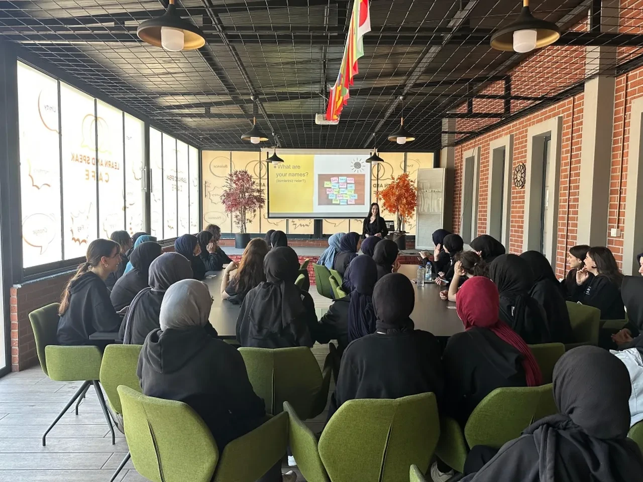 Kocaeli'deki bu kafede sadece İngilizce konuşuluyor