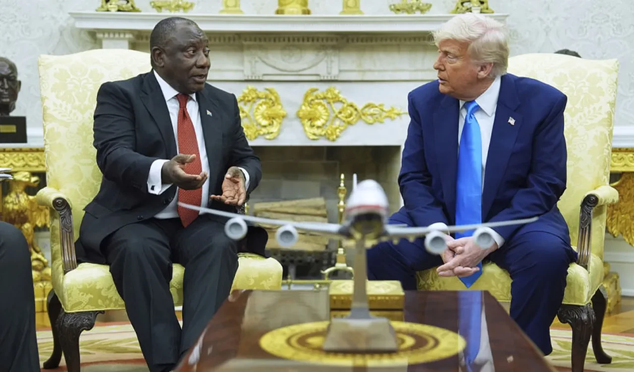 Muhabirin sorusu Trump'ı çileden çıkardı! Azarlayarak salondan kovdu