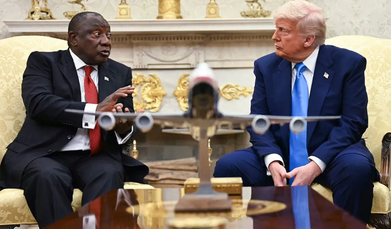 Oval Ofis'te dünyayla paylaştı! Trump'ın 'beyaz çiftçiler öldürüldü' iddiası yalan çıktı