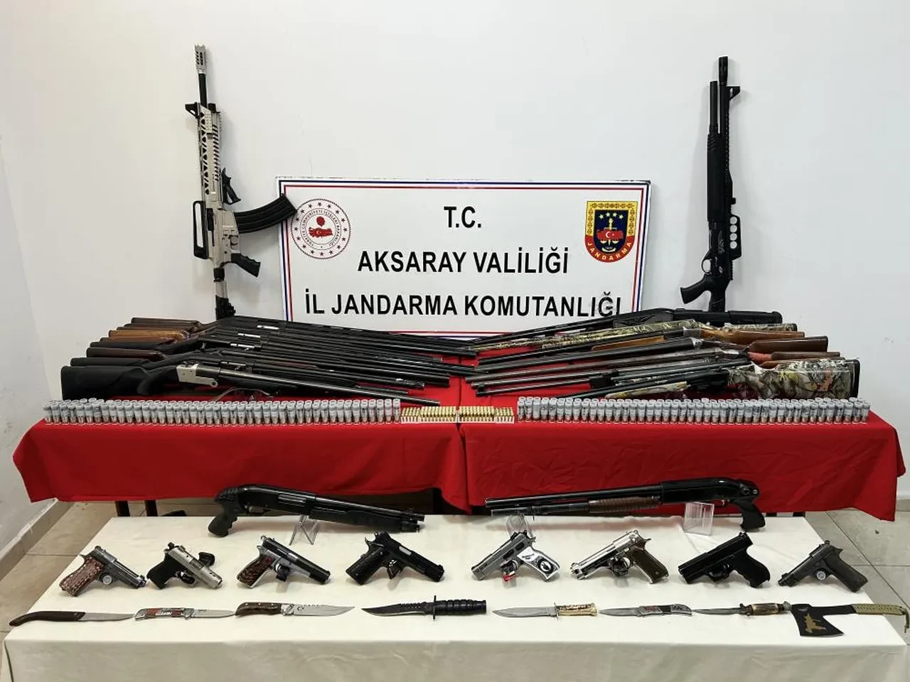  Çok sayıda adrese maganda operasyonu! Evleri cephaneliğe çevirmişler 