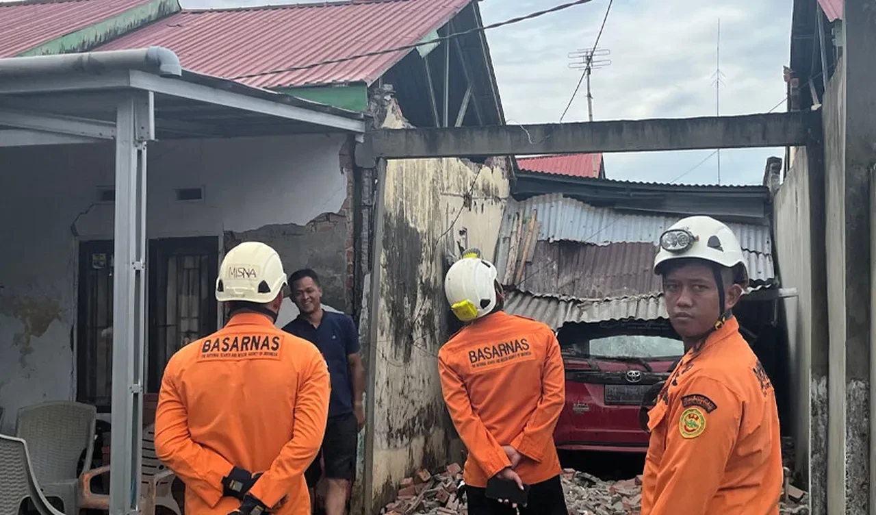 Endonezya şiddetli depremle sallandı! Çok sayıda yapı çöktü