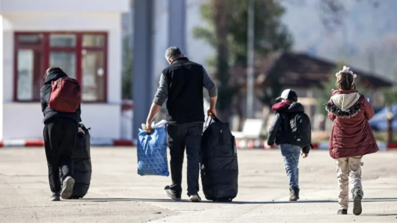 Esad'ın devrilmesi sonrası son rakam açıklandı! İşte memleketine dönen Suriyeli sayısı 