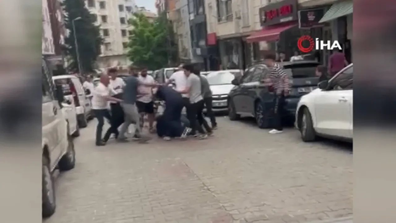 Esenyurt'ta ortalık savaş alanına döndü! Tekme tokat birbirlerine girdiler