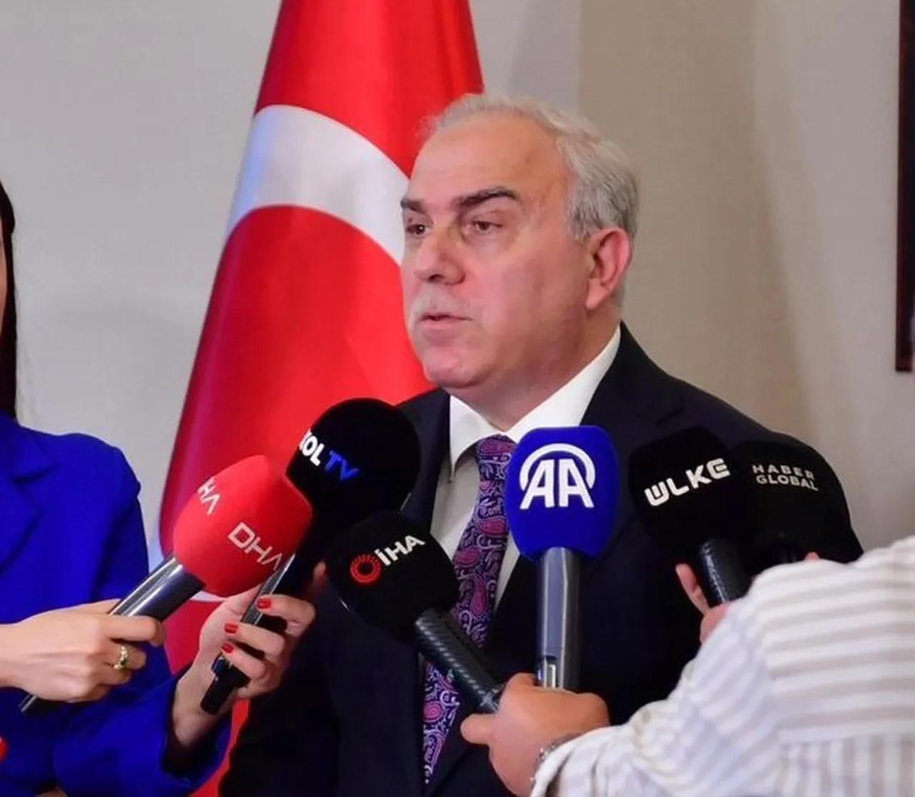 Fatih Belediye Başkanı'ndan Özgür Özel'e yolsuzluk cevabı: Elinde ne varsa açıkla