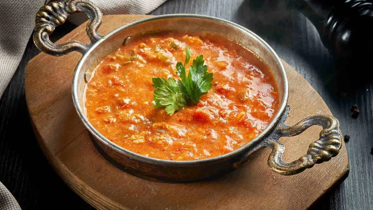 Kahvaltıların vazgeçilmezi menemenin memleketi resmen belli oldu! İşte tarifi: Soğanlı mı, soğansız mı?