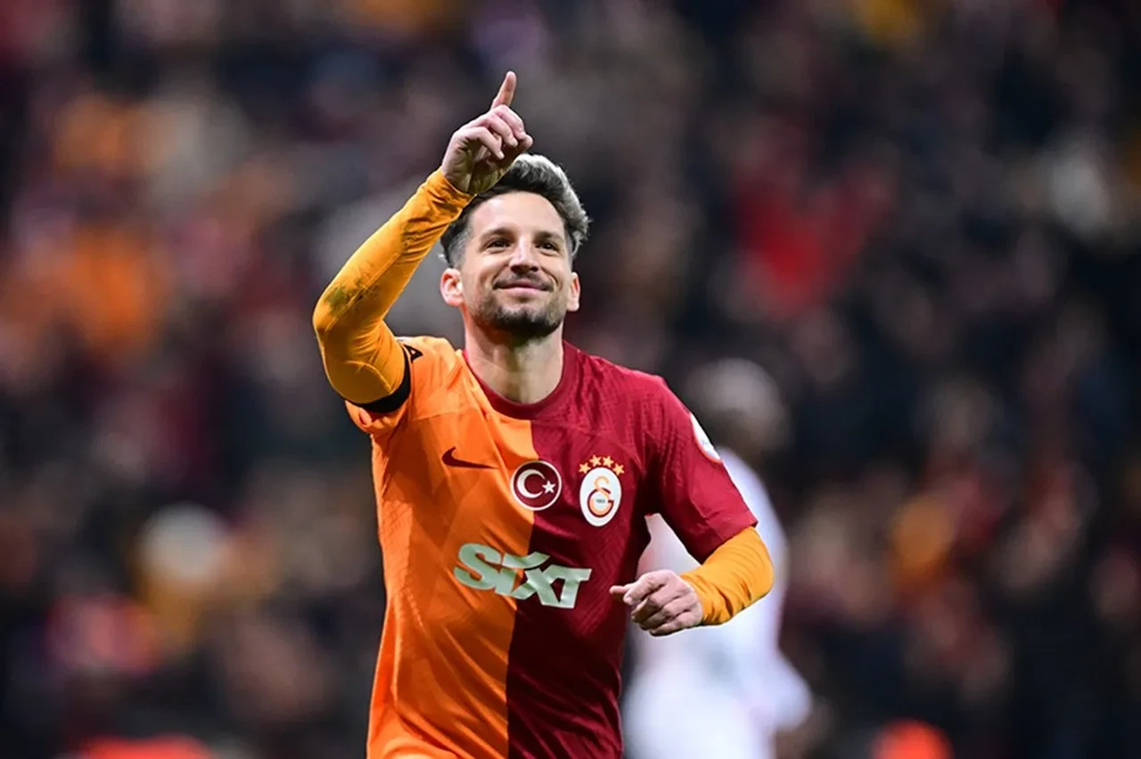 Muslera ve Mertens'e unutulmaz veda! Galatasaray taraftarı hazırlık yapıyor