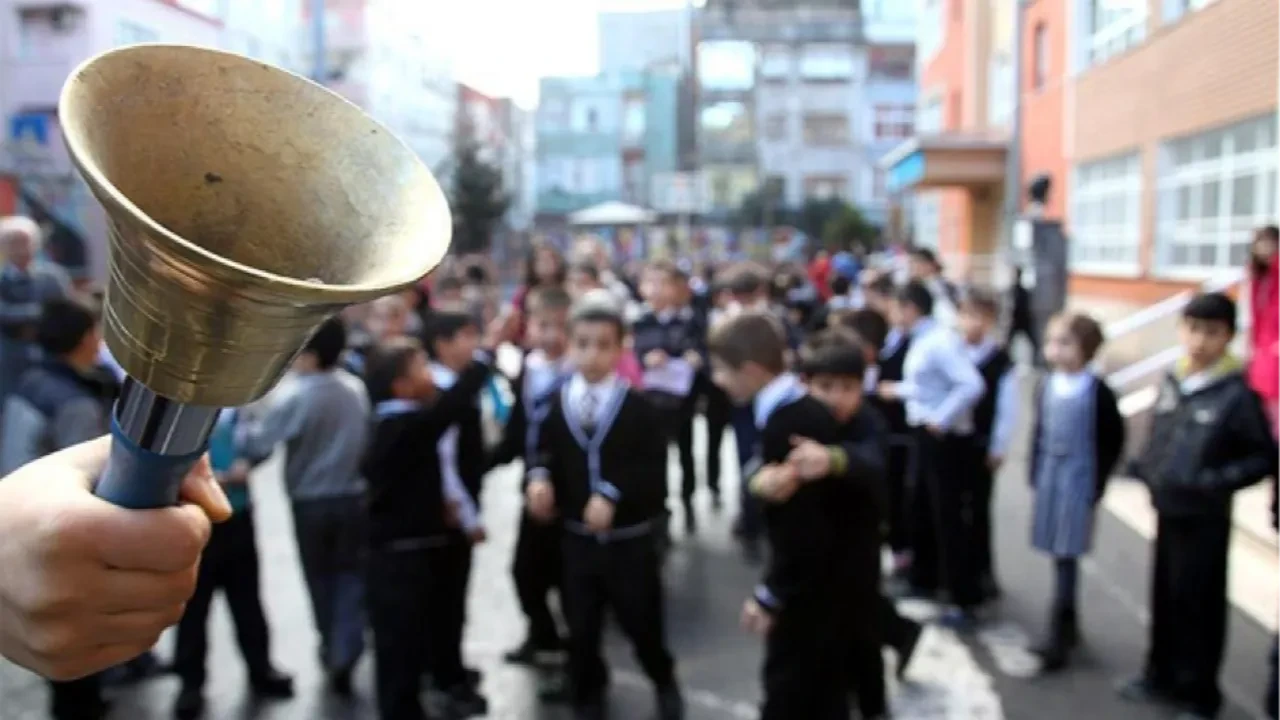 Okulun son haftası devamsızlık yazılacak mı? Okulların kapanış tarihi araştırılıyor