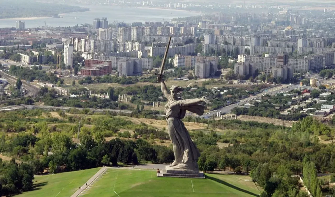 Rusya'nın ikonik heykelinin kafasından ceset çıktı
