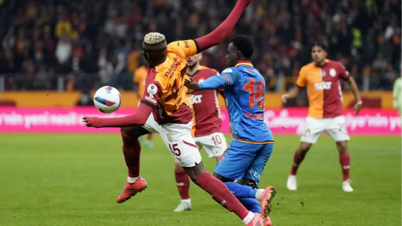 Şampiyon Galatasaray, Göztepe maçı için İzmir'de
