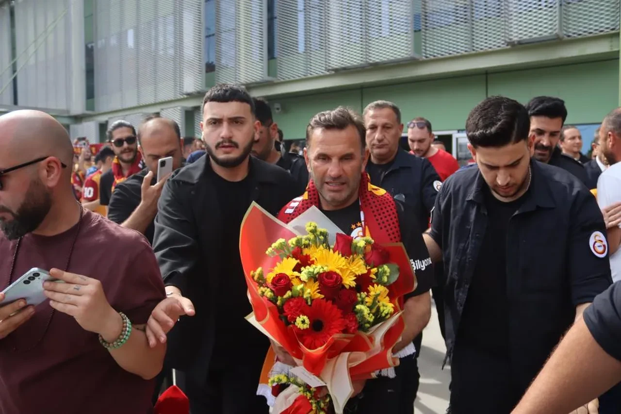 Şampiyon Galatasaray, Göztepe maçı için İzmir'de