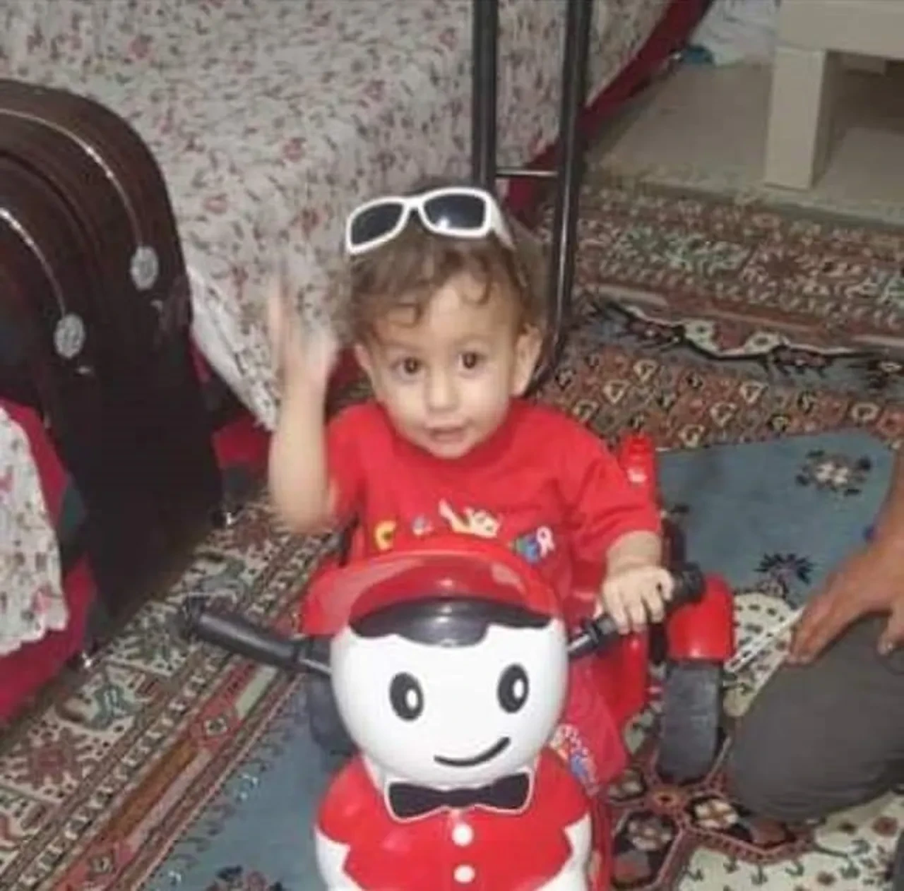 Sivrisinek ısırığı hayatını kabusa çevirdi! Küçük çocuk ne yürüyebiliyor ne de yemek yiyebiliyor