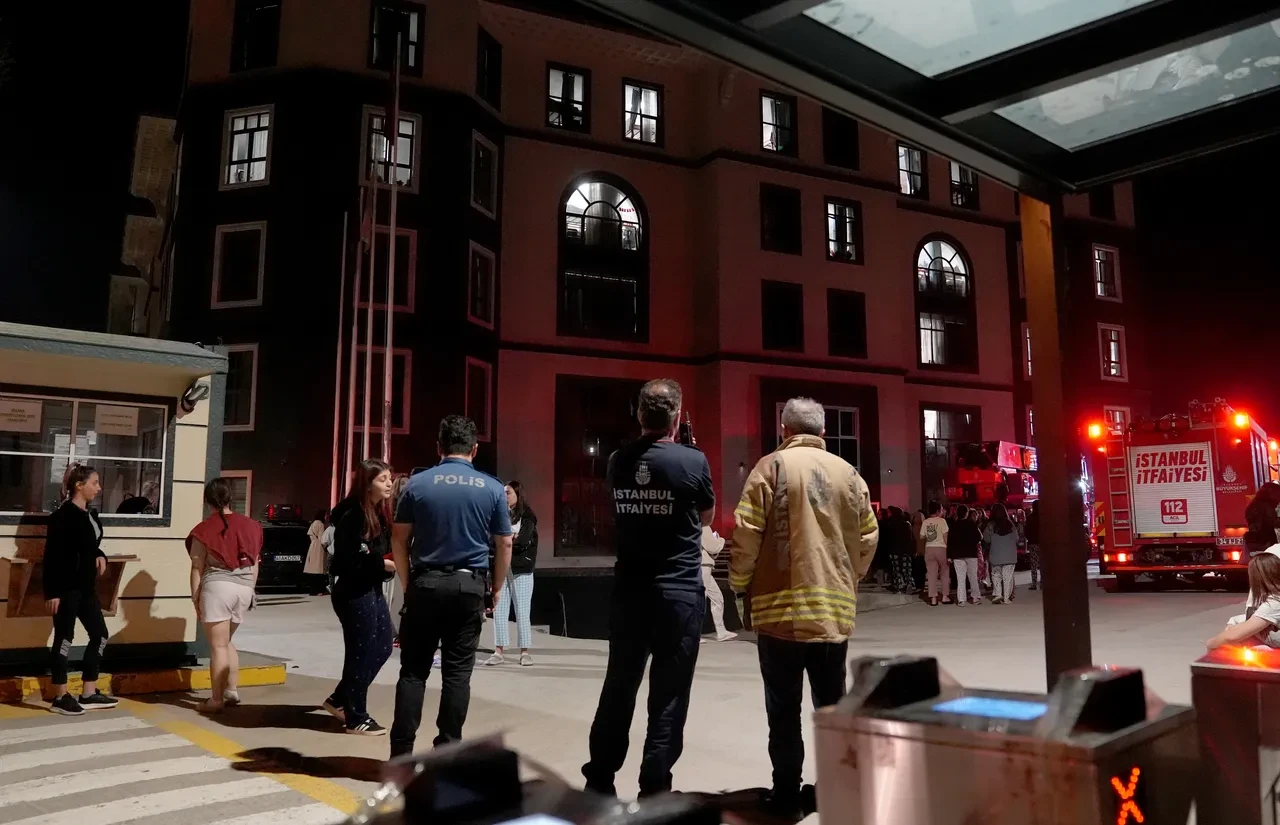 Tuzla’daki kız öğrenci yurdunda yangın paniği