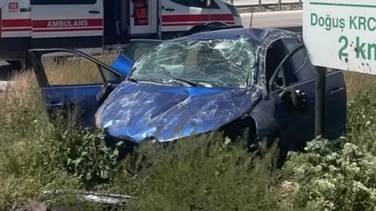 Afyonkarahisar'da takla atan otomobilde 2 kişi yaralandı