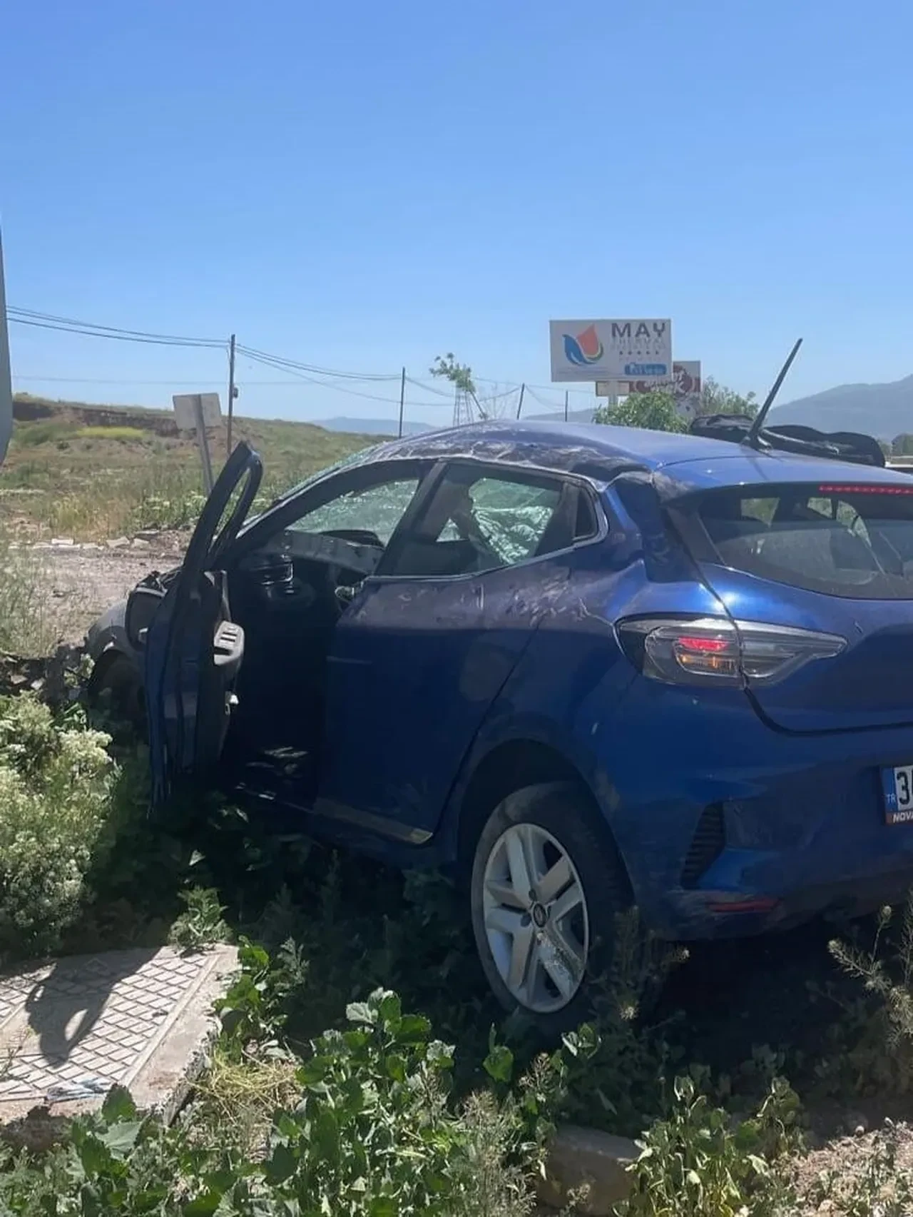 Afyonkarahisar'da takla atan otomobilde 2 kişi yaralandı