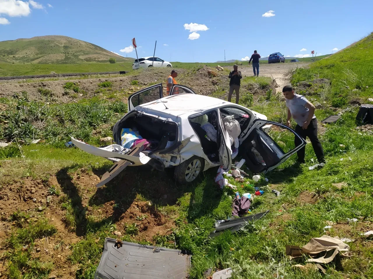 Bingöl'de korkunç kaza! Baba öldü, eşi ve çocuğu yaralandı