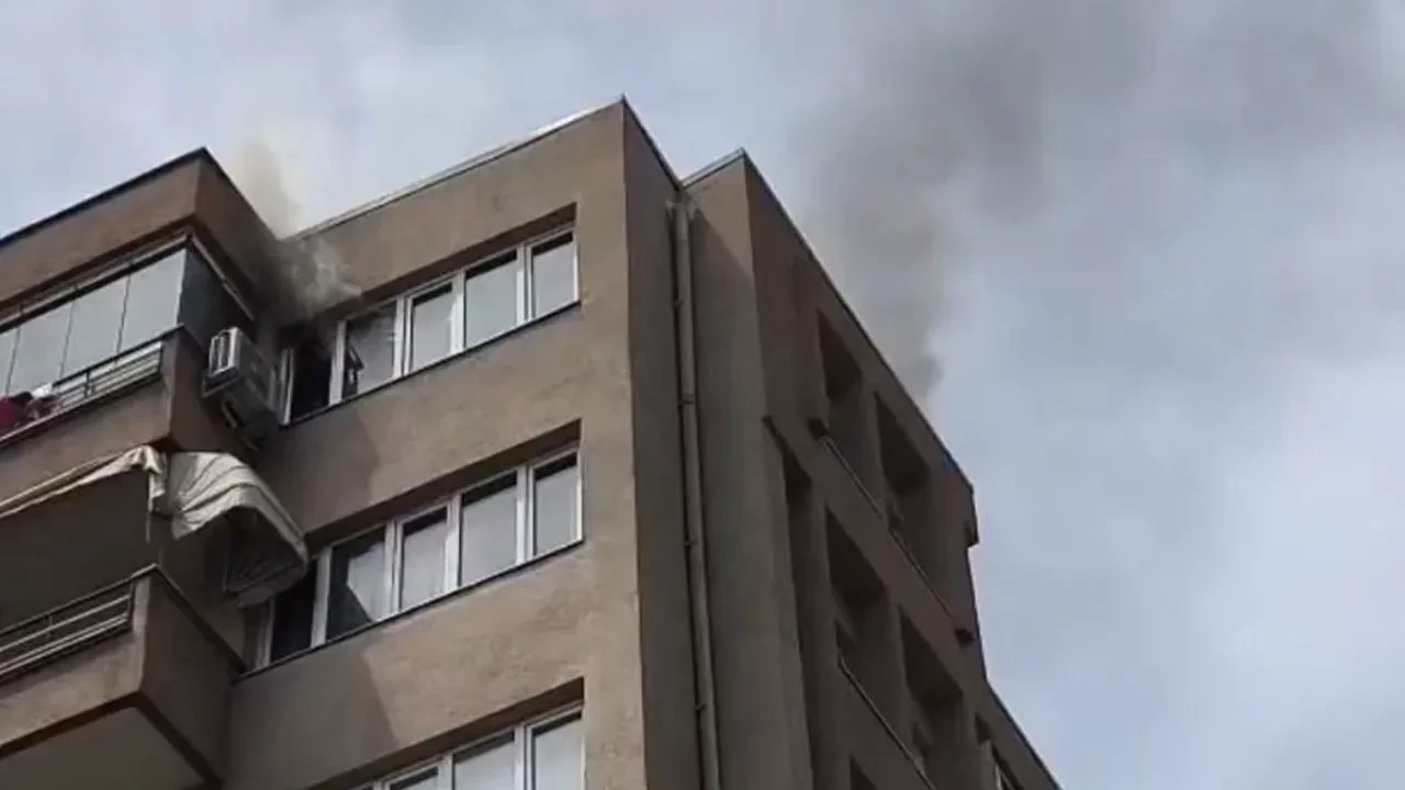 Bursa'da 8 katlı binada yangın