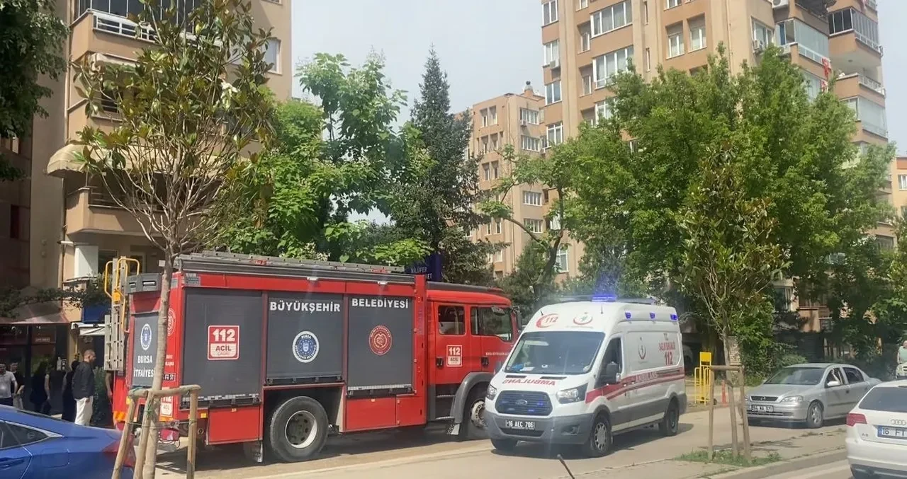 Bursa'da 8 katlı binada yangın