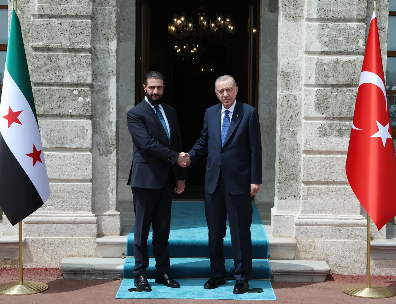 Cumhurbaşkanı Erdoğan, Suriye lideri Şara ile İstanbul'da bir araya geldi! İşte sürpriz görüşmenin detayları