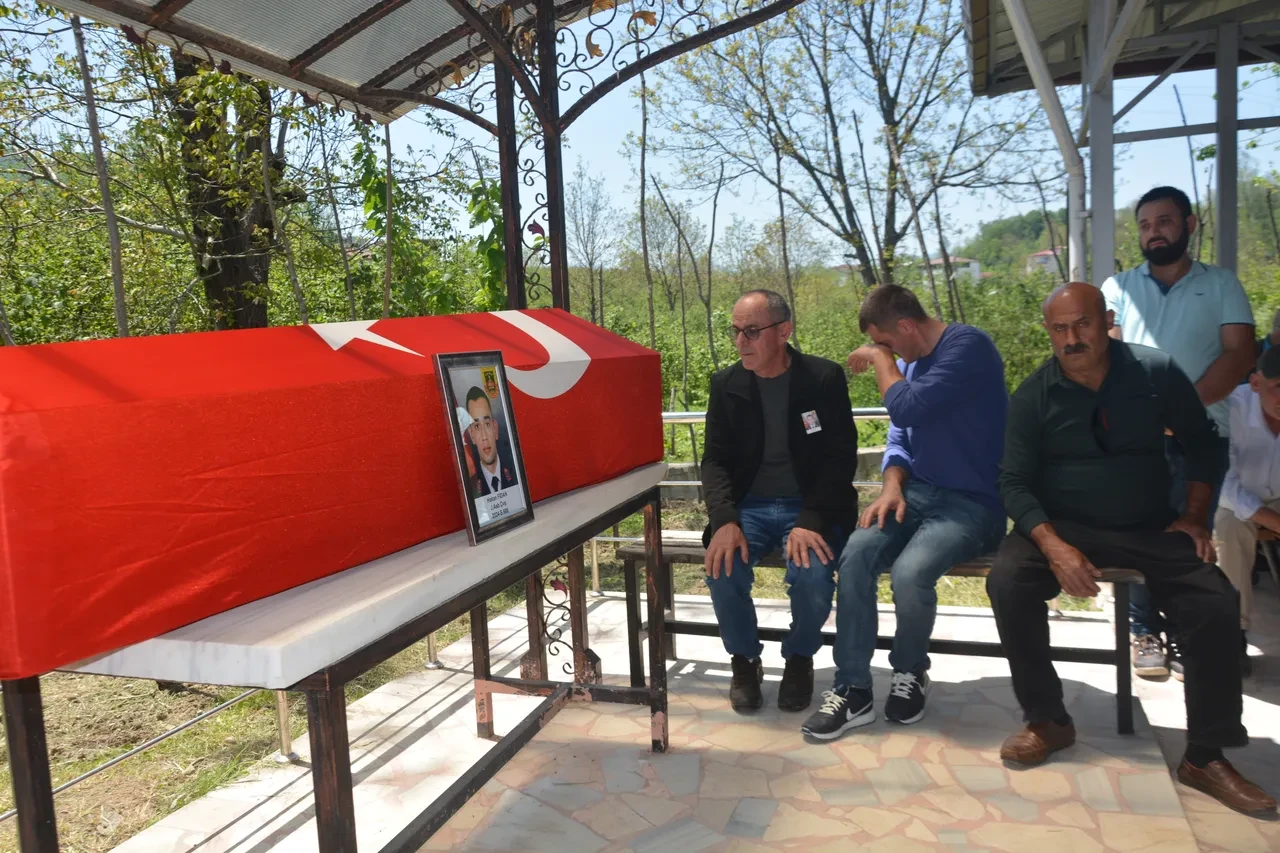 Derede boğulan Astsubay Hakan Fidan, son yolcuğuna uğurlandı