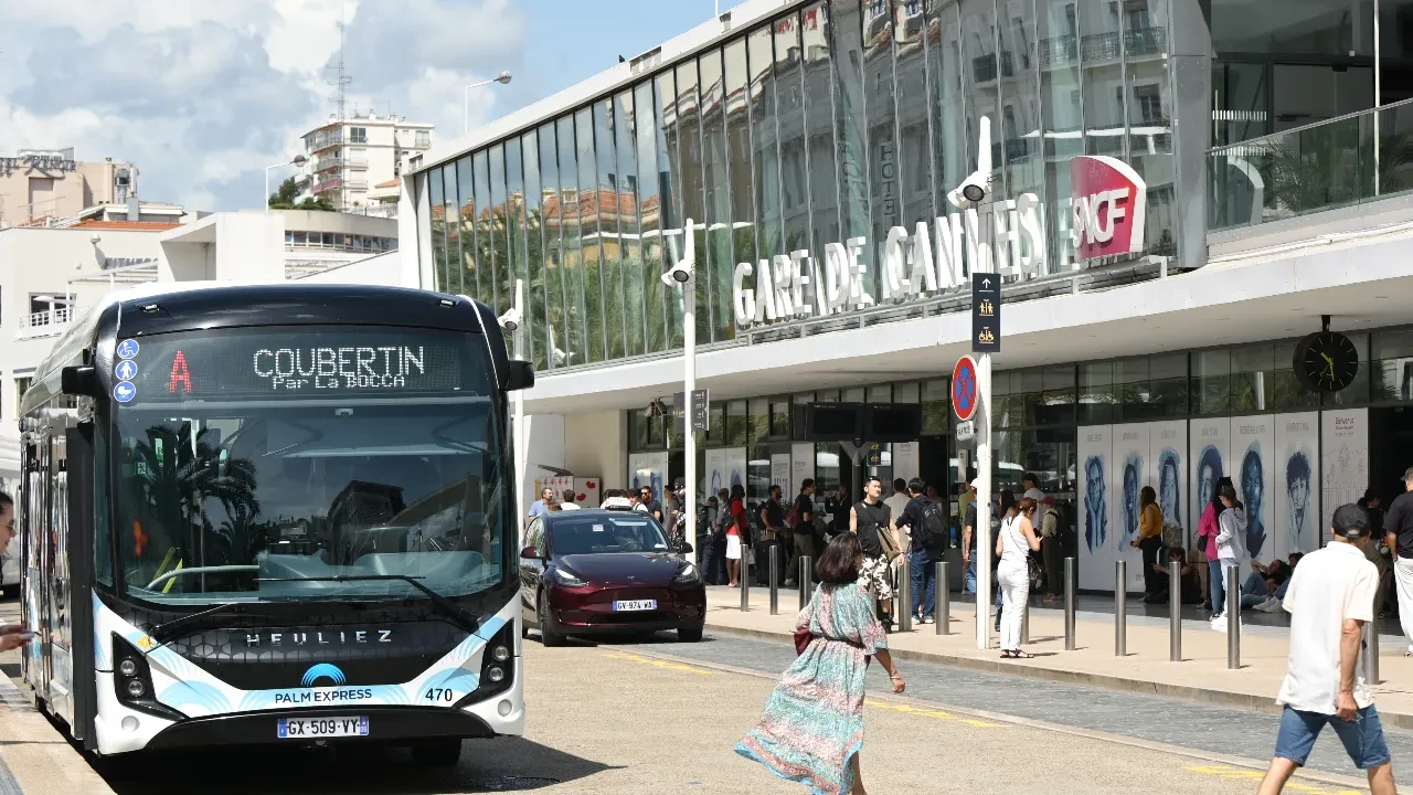 Elektrik kesintileri Fransa'da: Cannes'da film gösterimleri yarıda kaldı