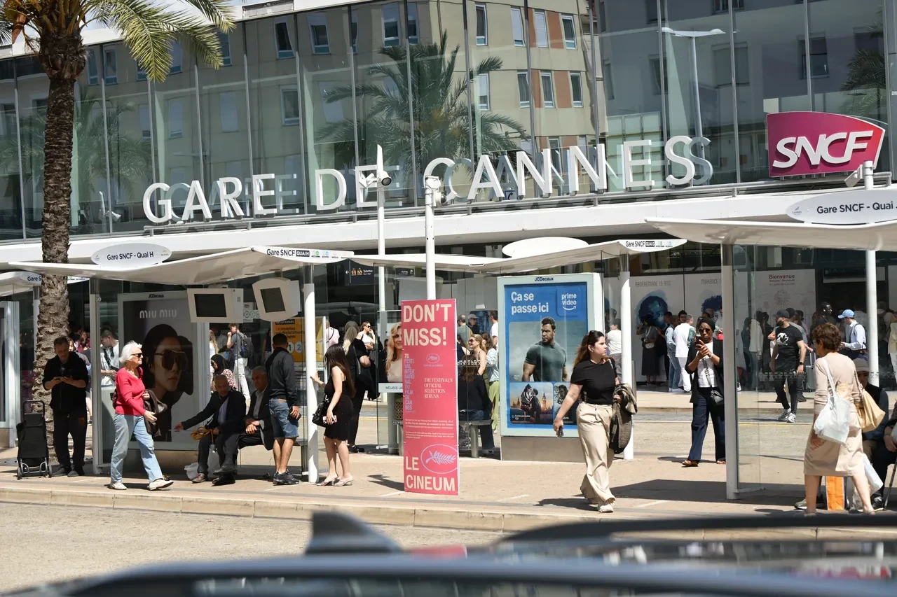 Elektrik kesintileri Fransa'da: Cannes'da film gösterimleri yarıda kaldı