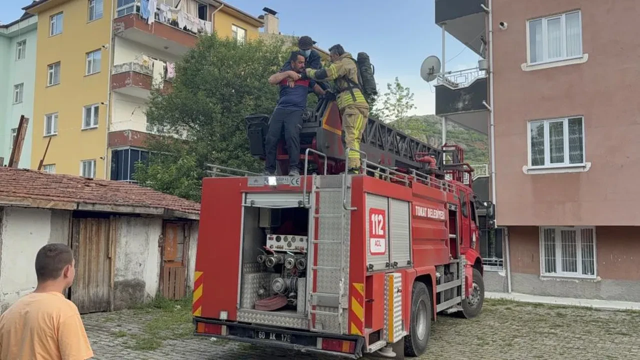 Fareleri kaçırma yöntemi mahalleyi ayağa kaldırdı! Vatandaşları itfaiye kurtardı