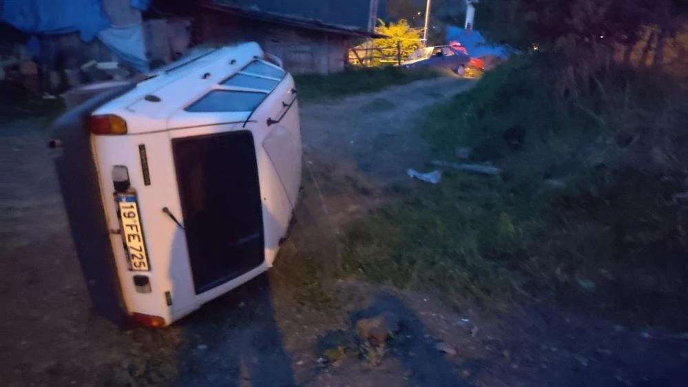 Çorum’da otomobil yan yattı 1 kişi yaralandı