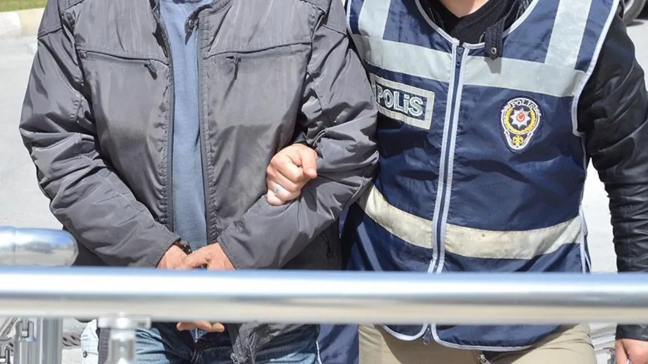 İstanbul'da FETÖ operasyonu: 8 kişi gözaltına alındı