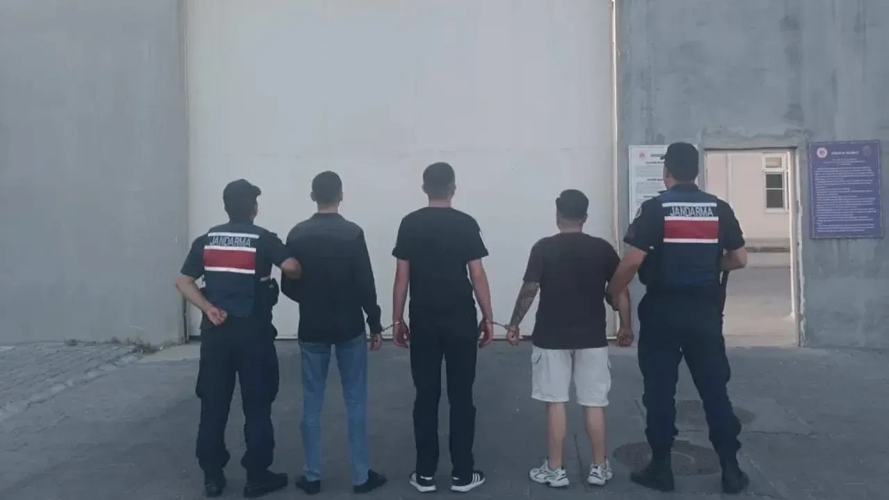 Soma’da jandarma ormanlık alanda saklanan 7 bin uyuşturucu hap ele geçirdi