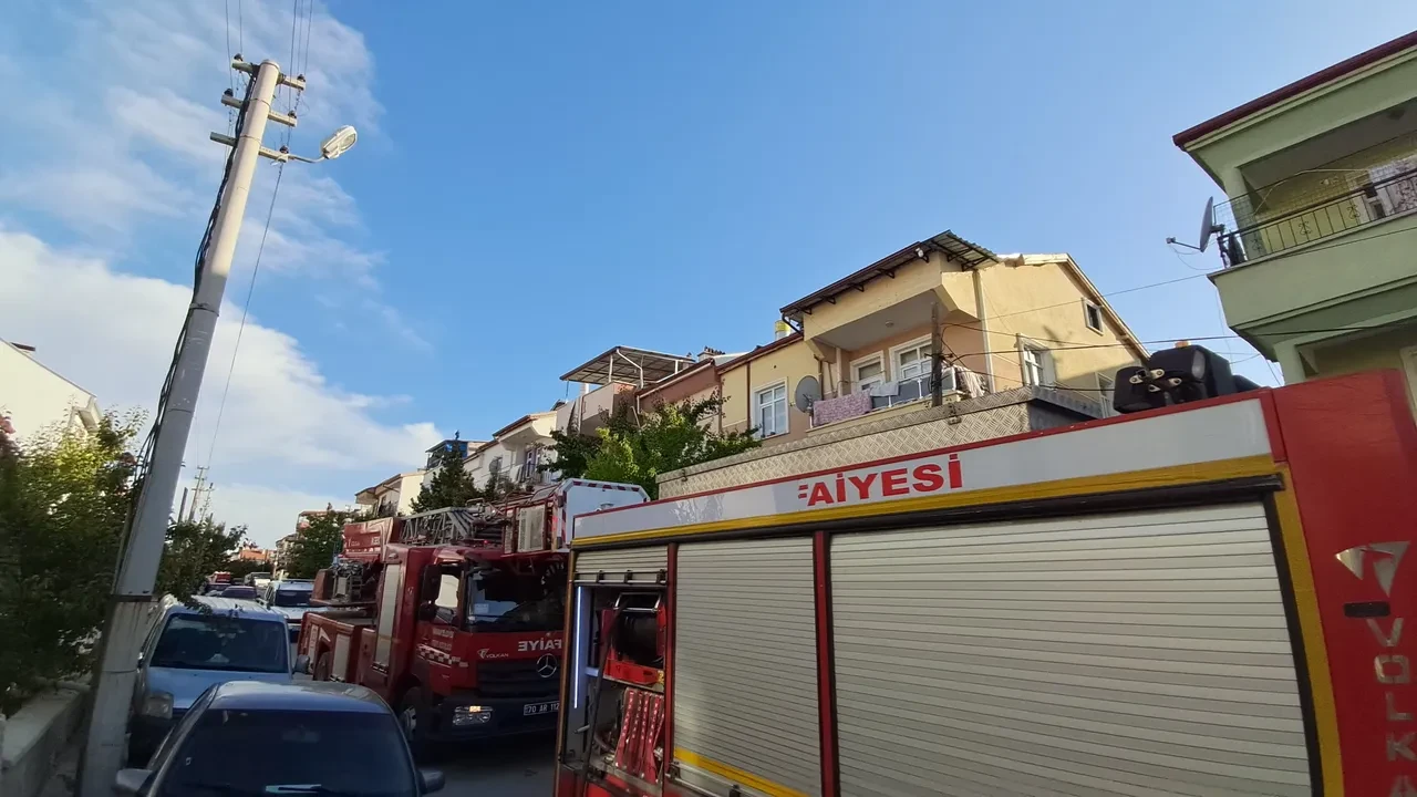 Uzaklaştırma kararı aldıran eşine dehşeti yaşattı! Evi basıp çatıyı ateşe verdi