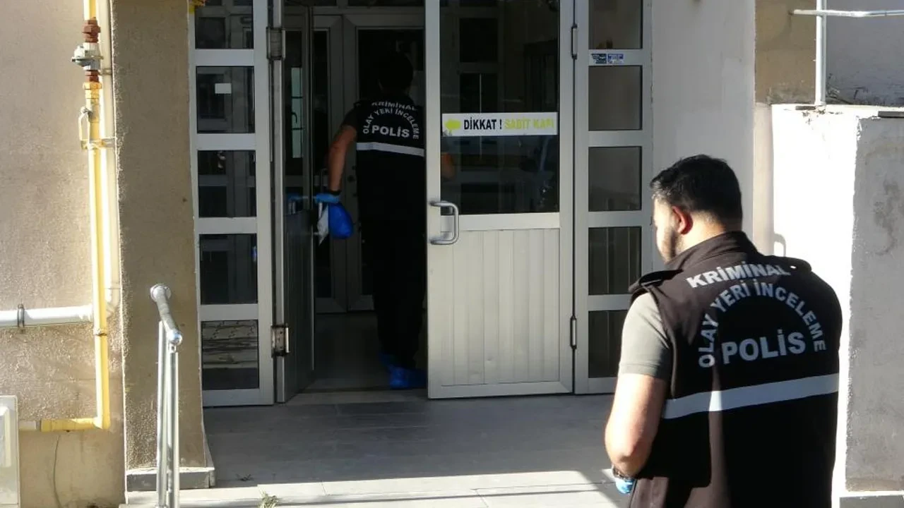 Yaşlı adam evinde başından vurulmuş halde bulundu