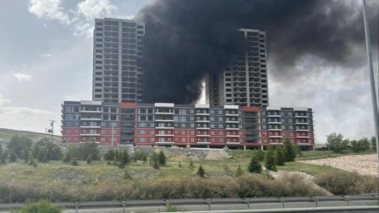 Ankara'da bina inşaatında yangın