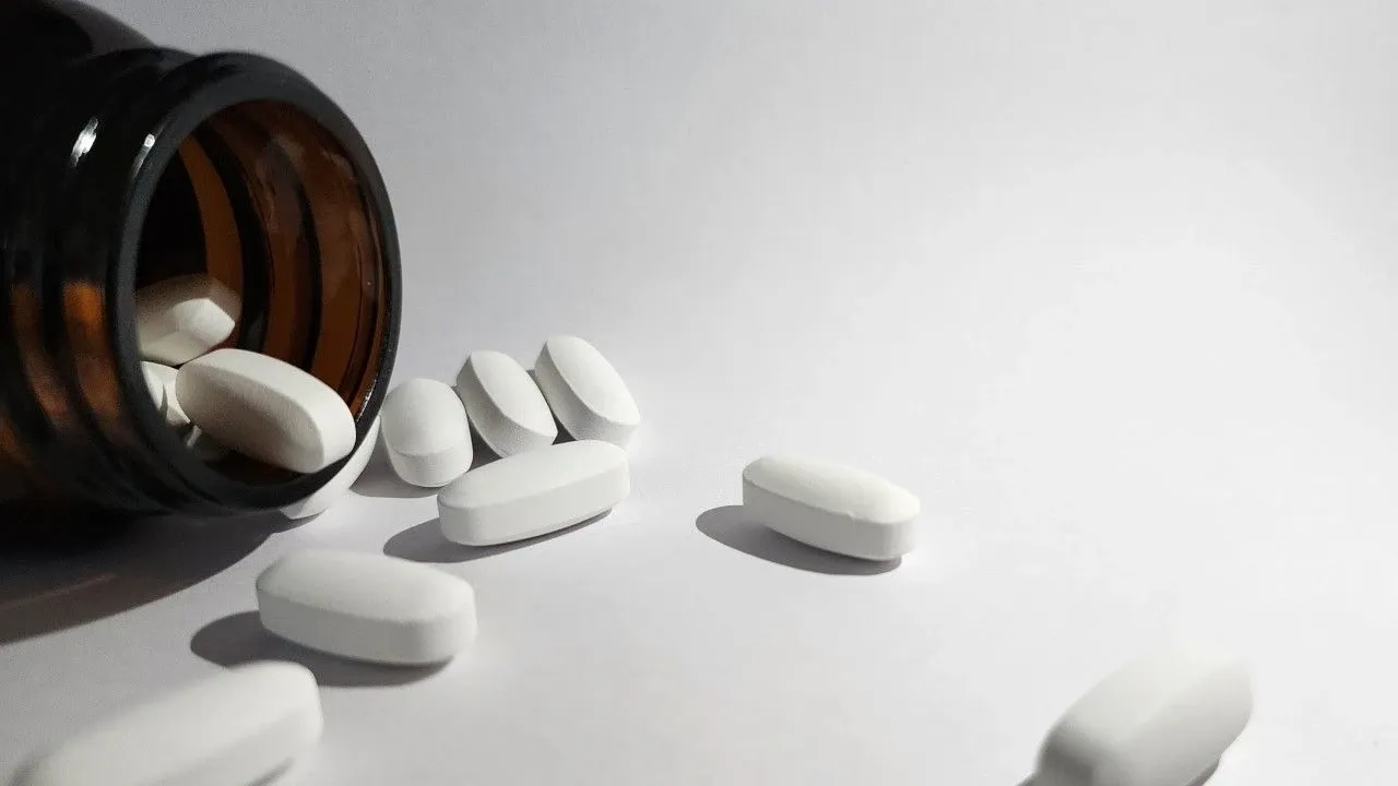 Antidepresan ve epilepsi ilaçları dişeti ve çene kemiğini yok ediyor