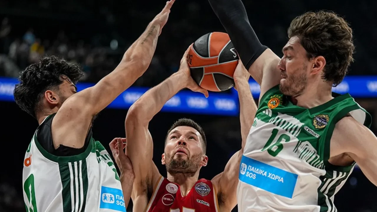 Ergin Ataman'a bir darbe de Olympiakos'tan! 