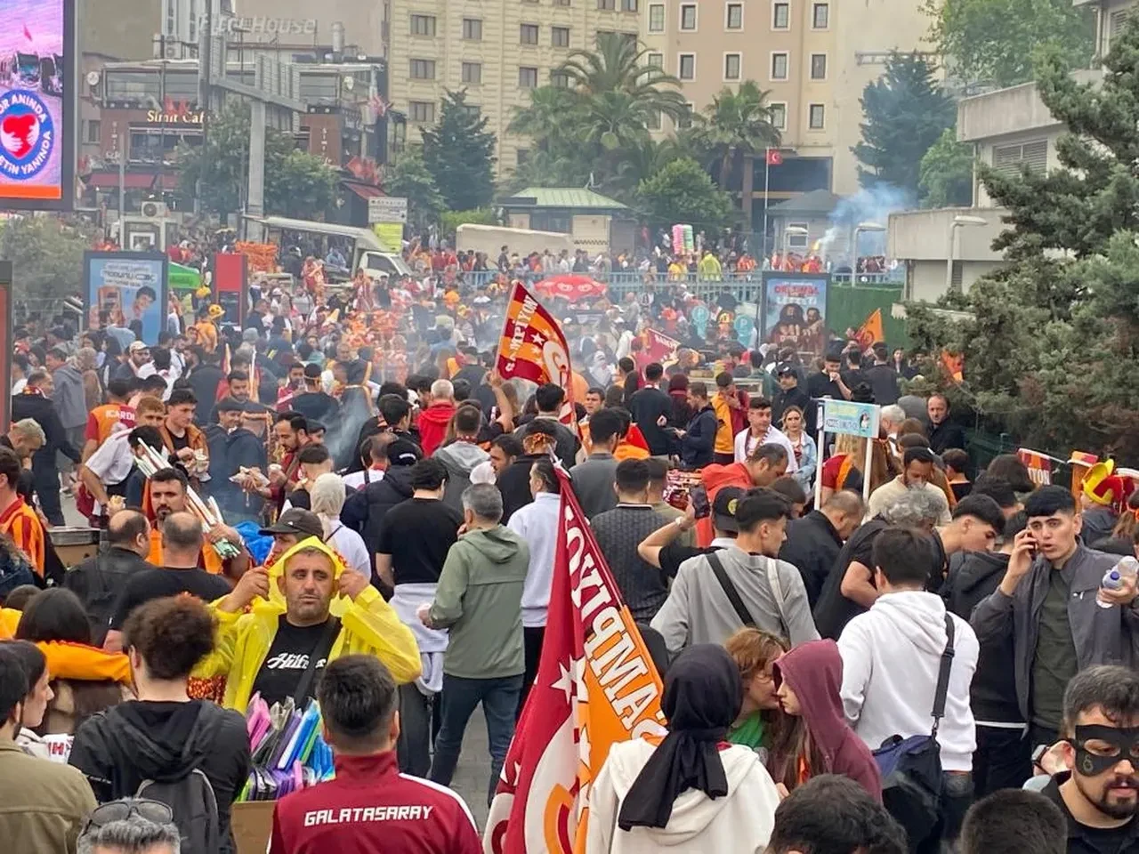 Galatasaray 25. şampiyonluğunu kutluyor!