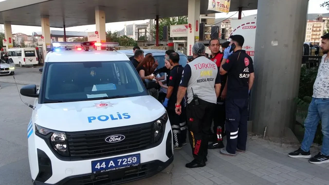 Halk otobüsünde tartışan kadınlar birbirini yaraladı