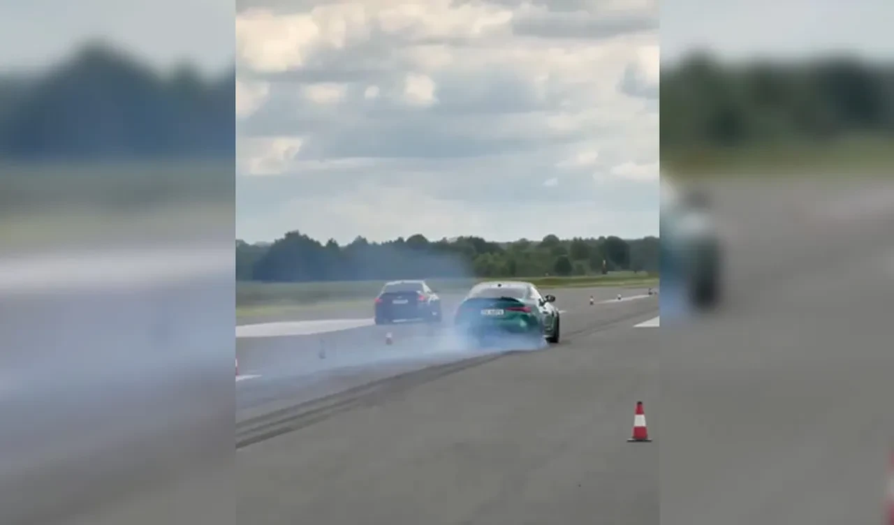 Havaalanında yarış faciası! Araba kalabalığın içine daldı: Çok sayıda yaralı var 