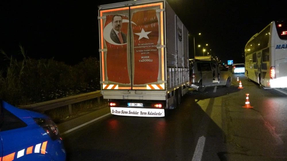 Manavgat’ta 5 araçlı zincirleme kazada 3 sürücü yaralandı