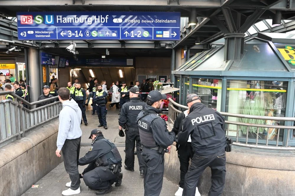 Hamburg’da kanlı saldırı sonrası tren istasyonunda "silah ve kesici alet" araması