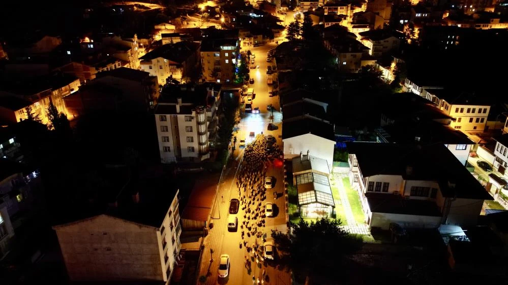 Tokat’ta asırlık göç şöleni: Sürüler şehirde, dronlar havada!