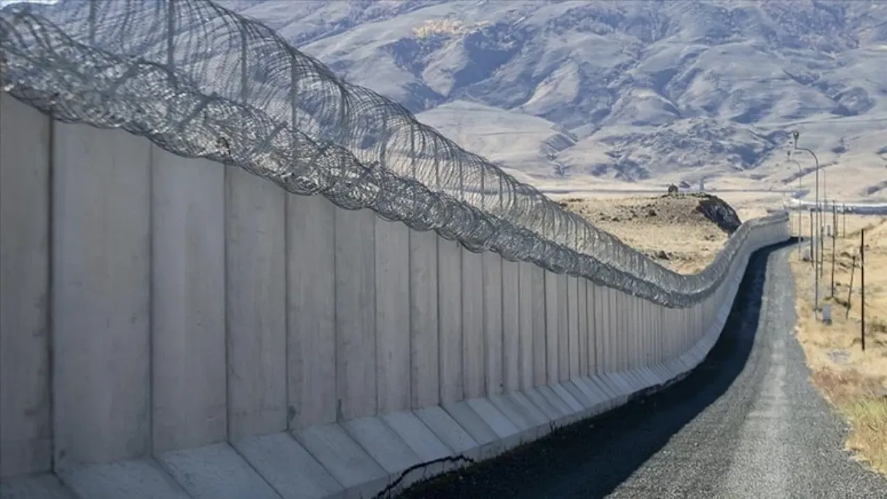 İran'dan 400 kilometrelik güvenlik duvarı: Kaçak göç ve rejim karşıtlarına karşı önlem