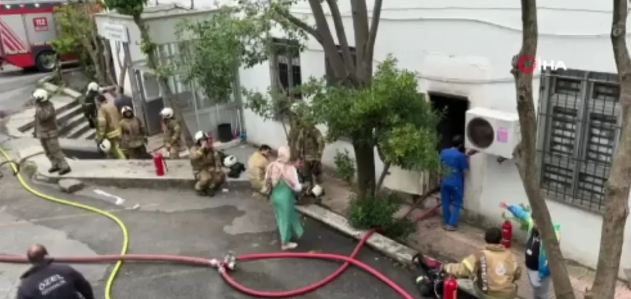 İstanbul'da ecza deposunda yangın! Çok sayıda ekip sevk edildi