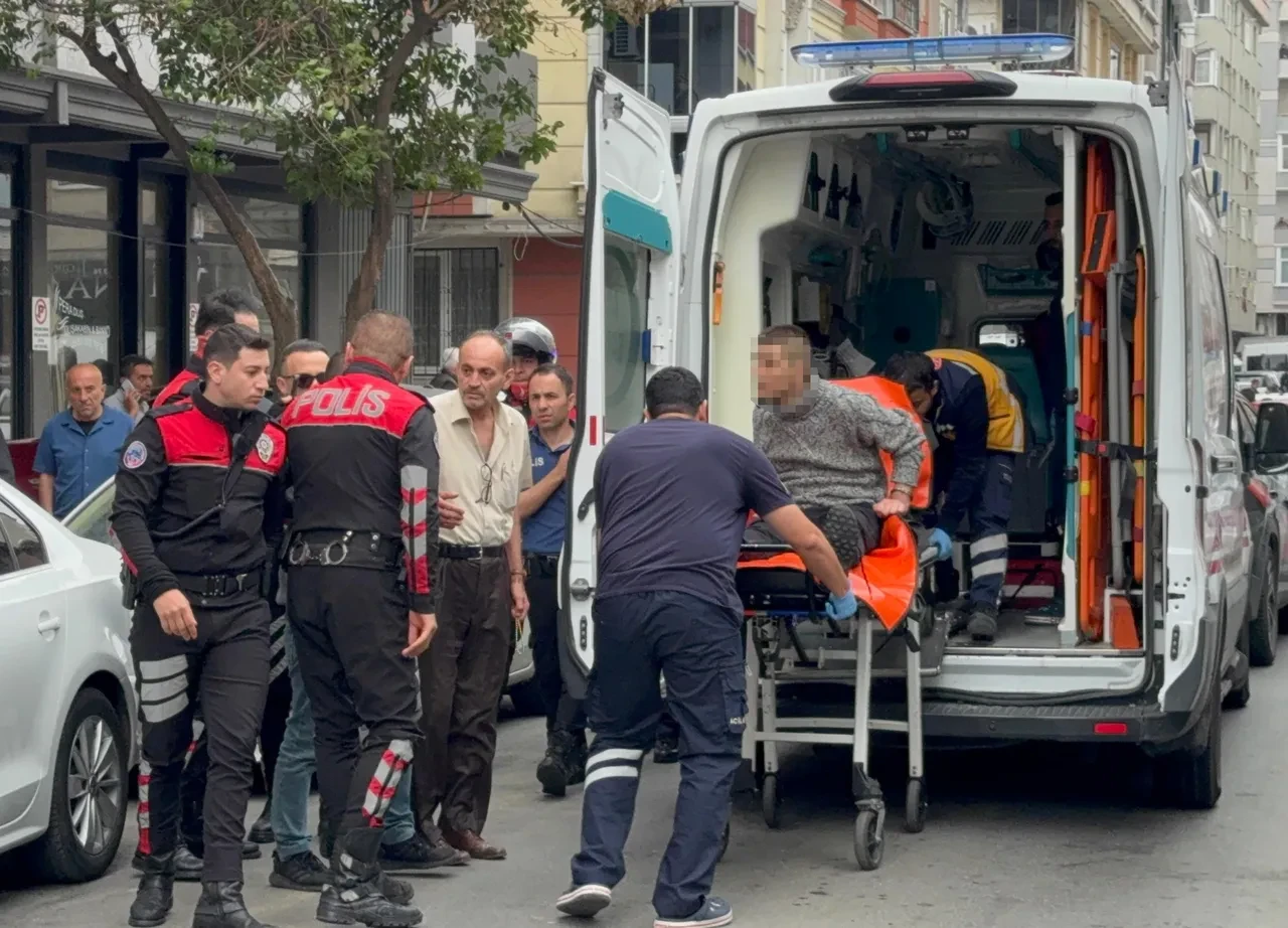 İstanbul'da polise bıçaklı saldırı! Şüpheli etkisiz halde