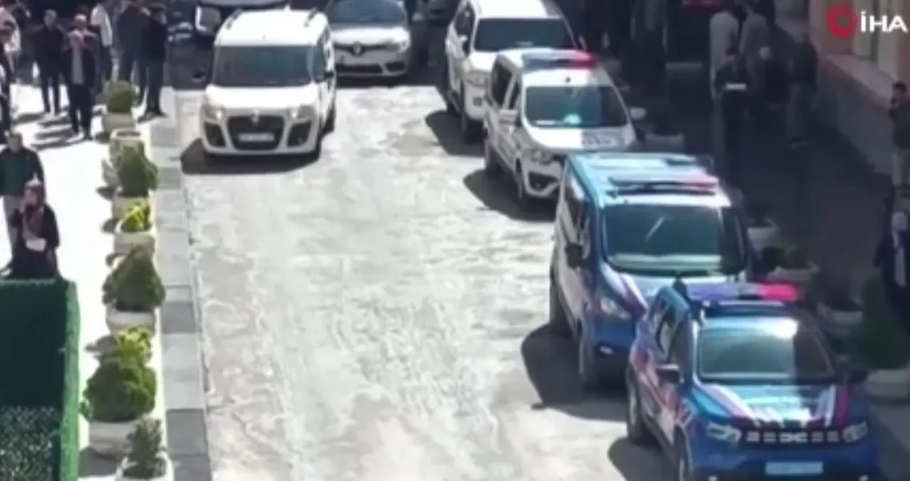 Kontrolden çıkan kamyonet takla attı! Yaralılar var