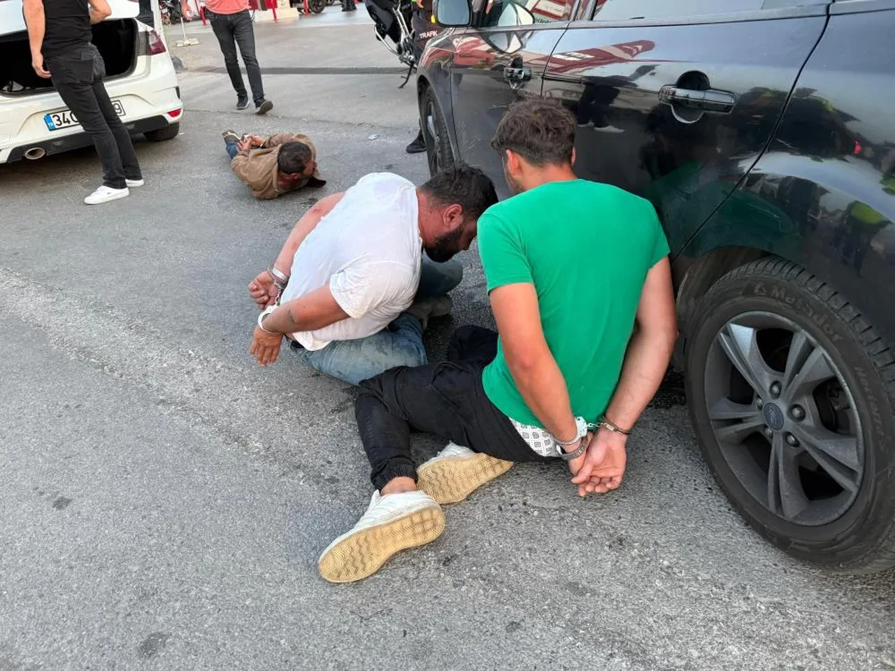 Muğla'da durdurulan araçtakiler polise saldırdı: Yaralılar var!