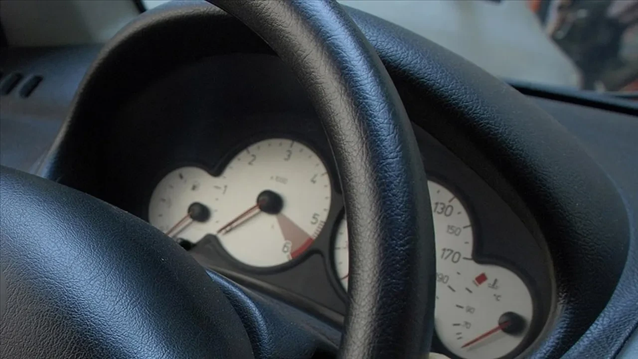 Oto yıkamacı açıkladı! Tuvaletten bile 9 kat daha pis: Arabada her gün dokunuyorsunuz