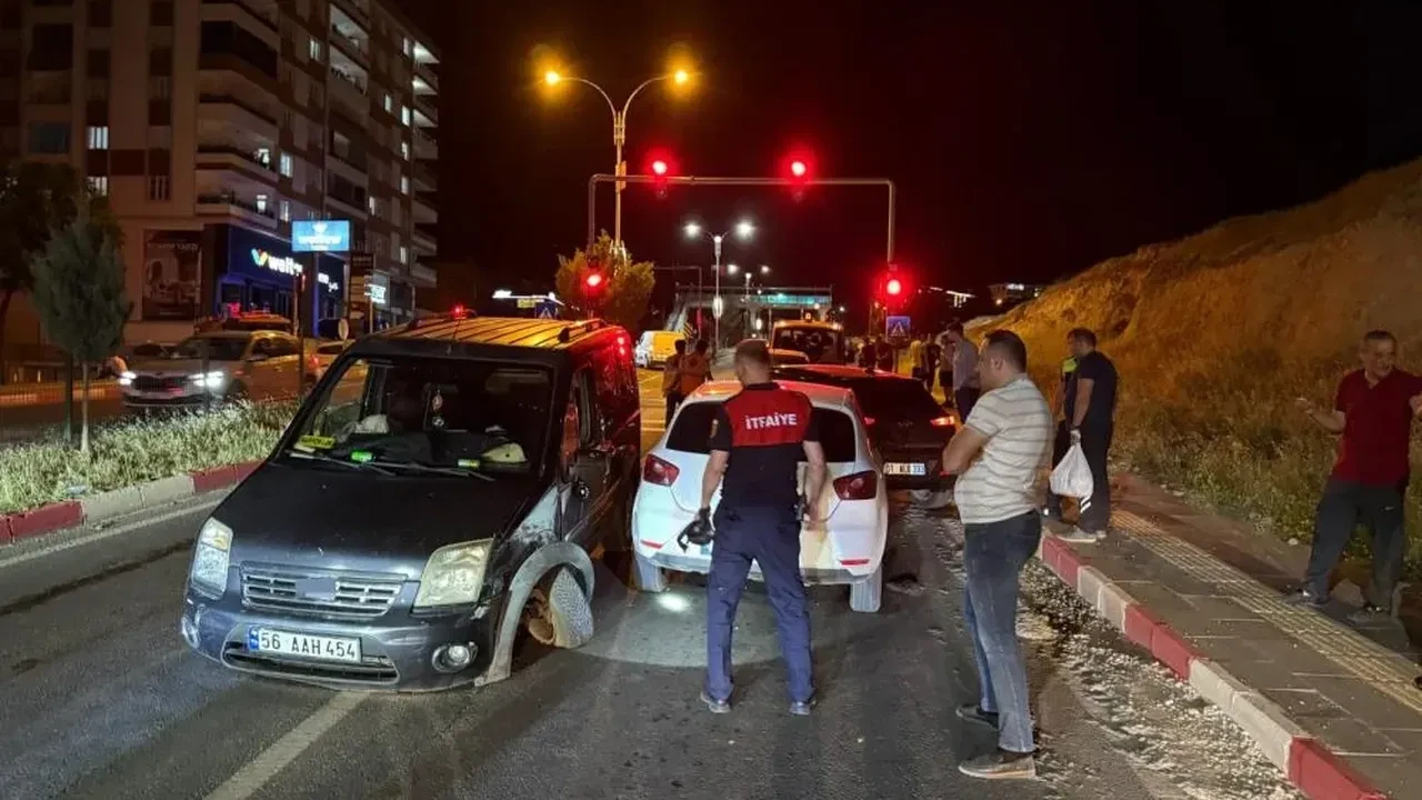 Siirt’te 5 araçlı zincirleme kazada 5 kişi yaralandı