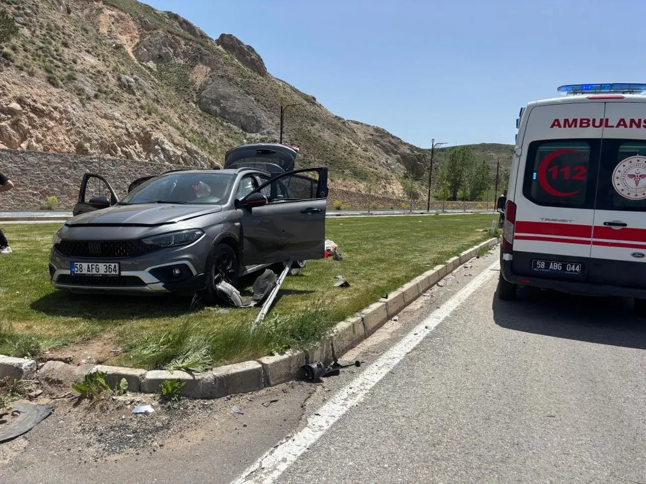 Sivas'ta korkunç kaza: 3'ü çocuk 6 kişi yaralı